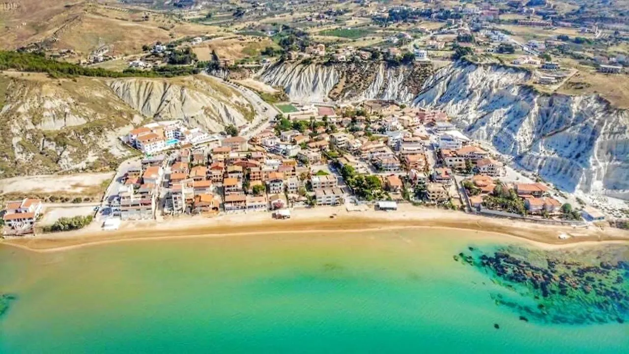 Welcoming Apartment In Realmonte With Sea View 53 M²